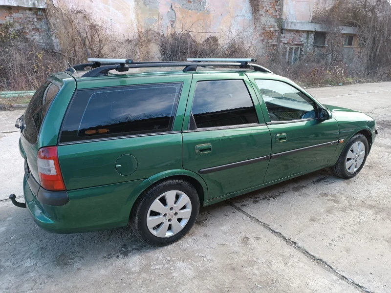 Opel Vectra 1, 8, снимка 3 - Автомобили и джипове - 48511361