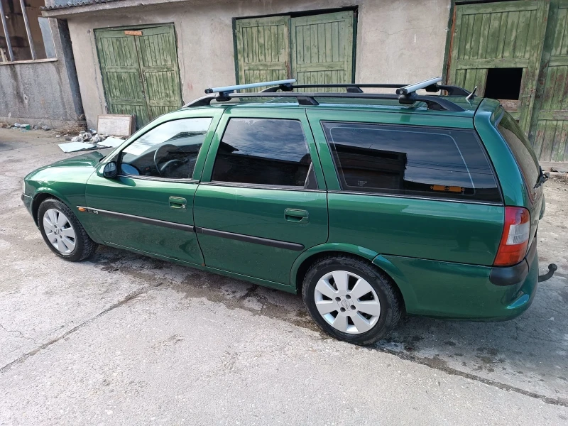 Opel Vectra 1, 8, снимка 4 - Автомобили и джипове - 48511361