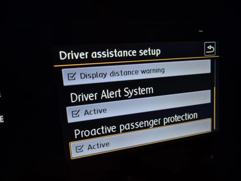 VW Golf 2.0TDI R-LINE/DISTRONIC/FULL SERVICE/DYNAUDIO, снимка 11 - Автомобили и джипове - 52440515