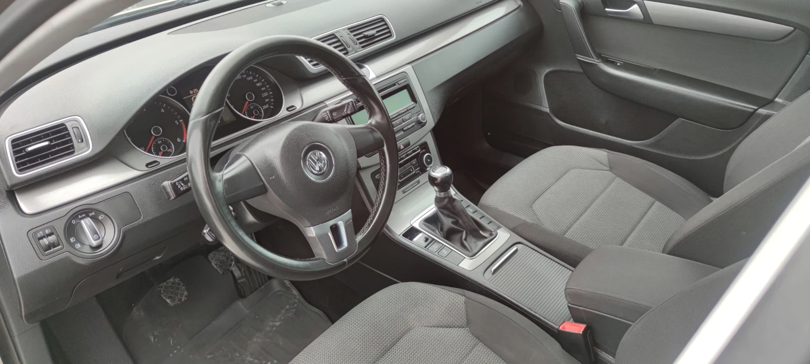 VW Passat 1.6TDI, снимка 13 - Автомобили и джипове - 53930004