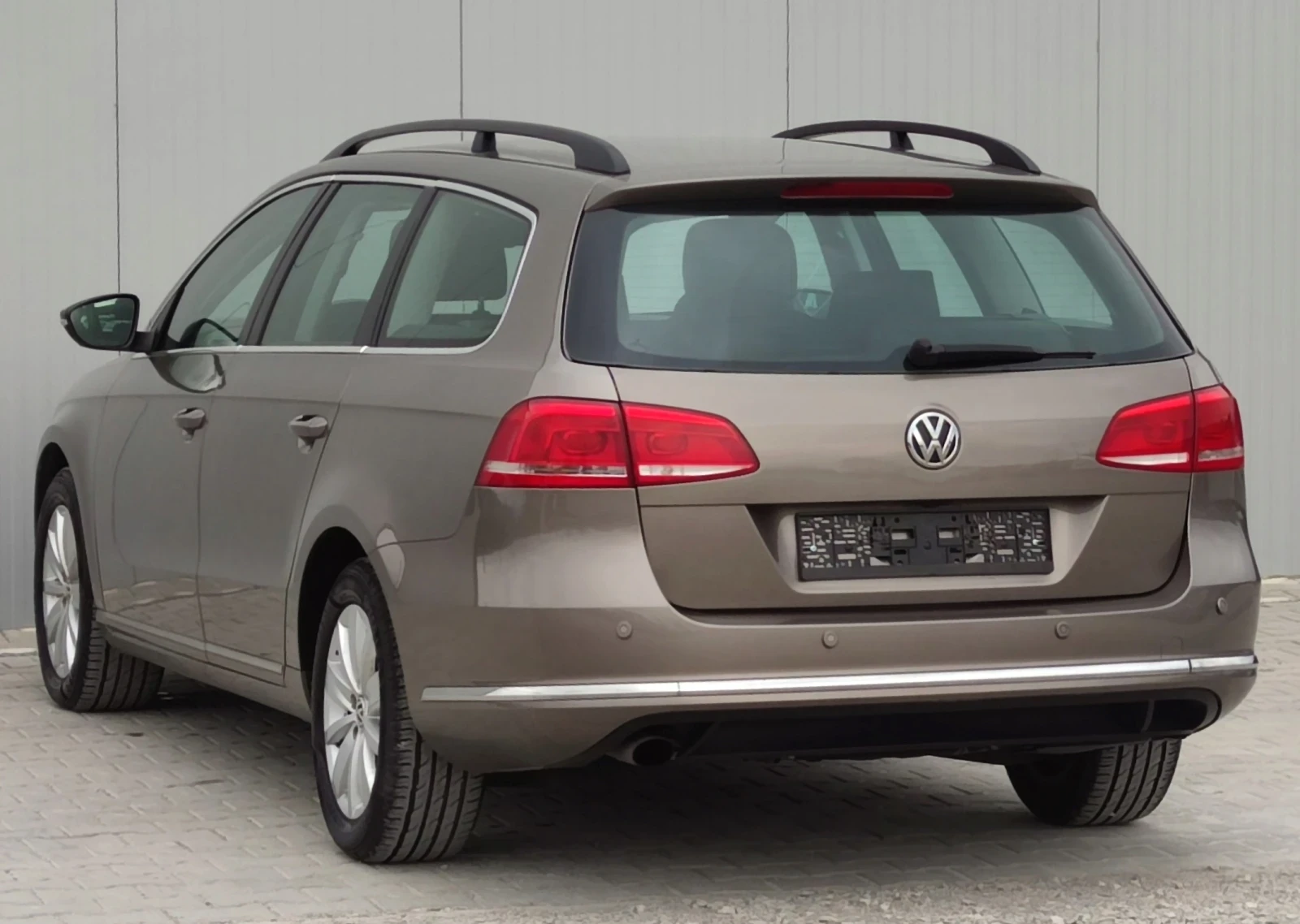 VW Passat 1.6TDI, снимка 4 - Автомобили и джипове - 53930004