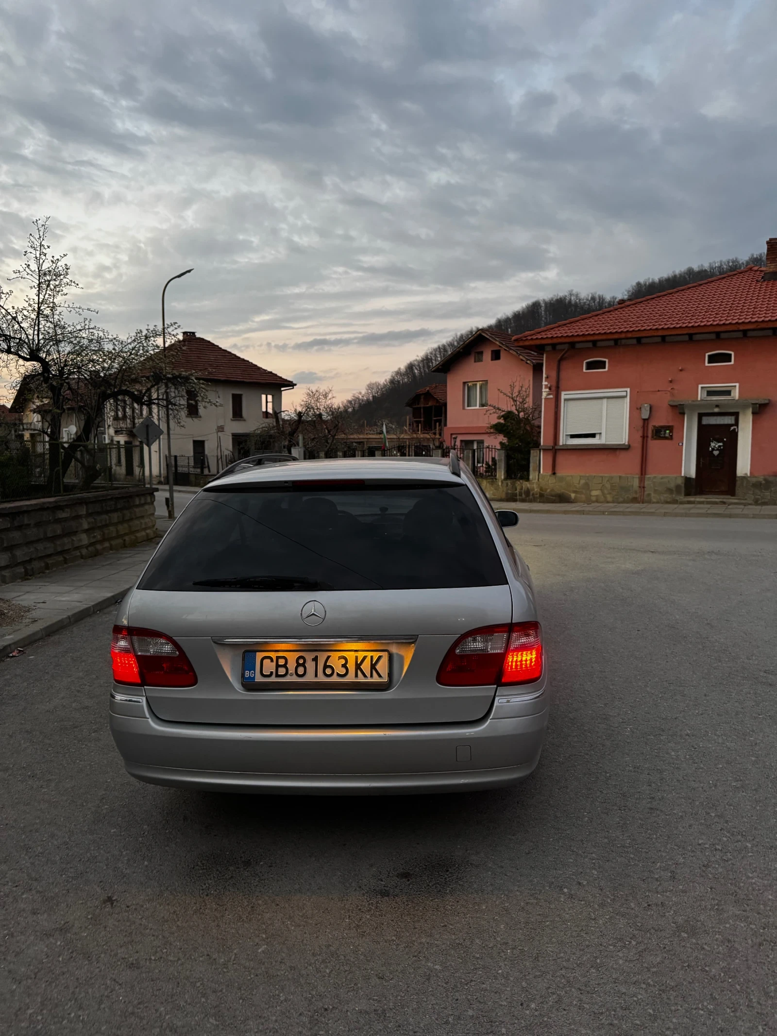 Mercedes-Benz E 280, снимка 3 - Автомобили и джипове - 54168943