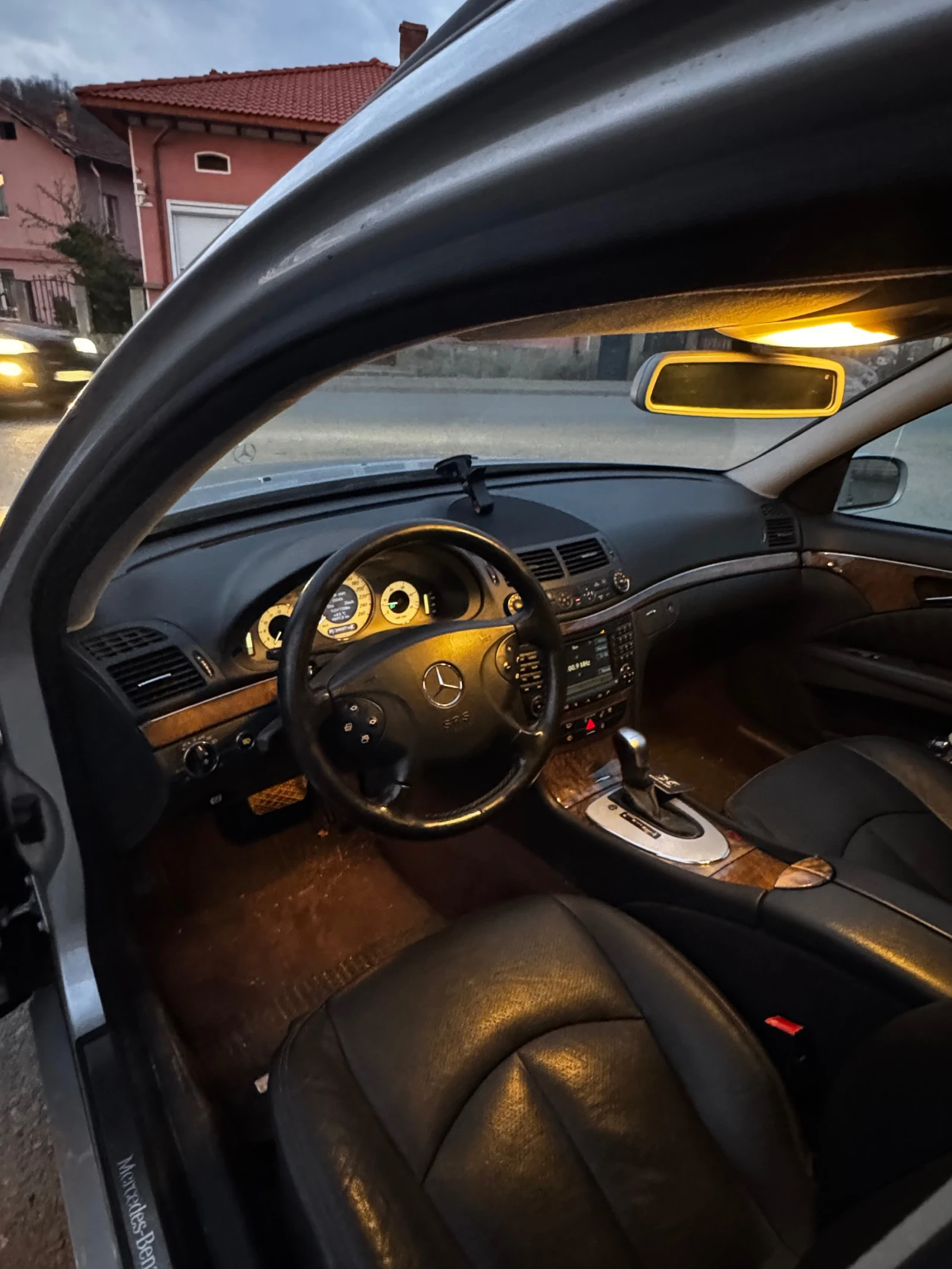 Mercedes-Benz E 280, снимка 6 - Автомобили и джипове - 54168943