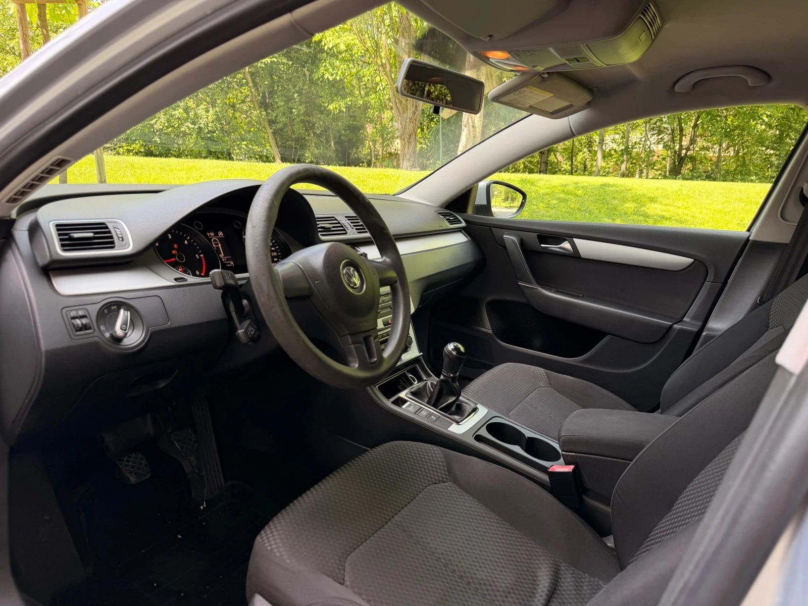 VW Passat 1.6TDI , снимка 9 - Автомобили и джипове - 54776800