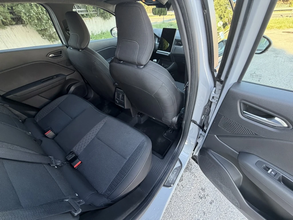 Renault Captur, снимка 13 - Автомобили и джипове - 54919387