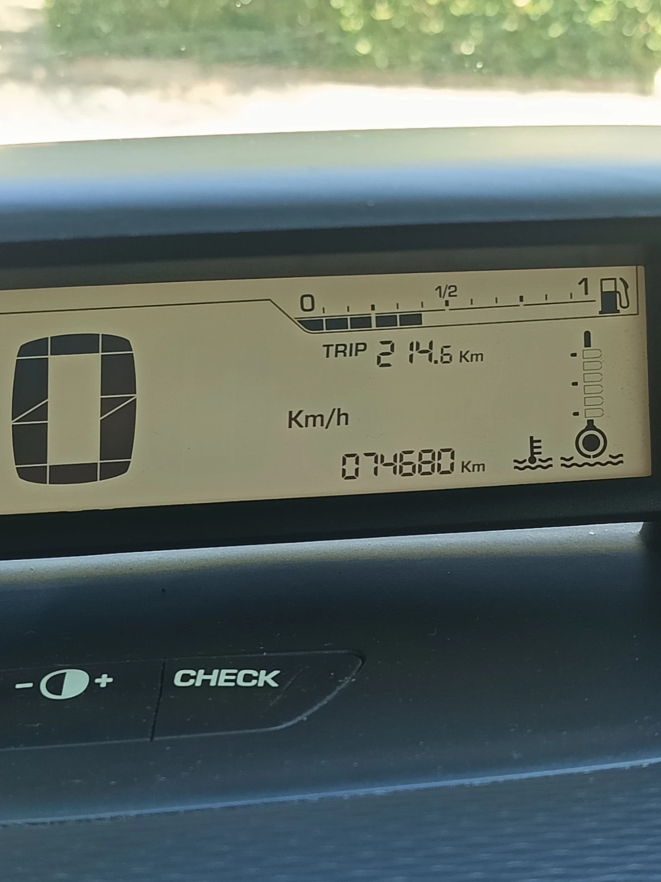 Citroen C4 1.4 i, снимка 9 - Автомобили и джипове - 54996756