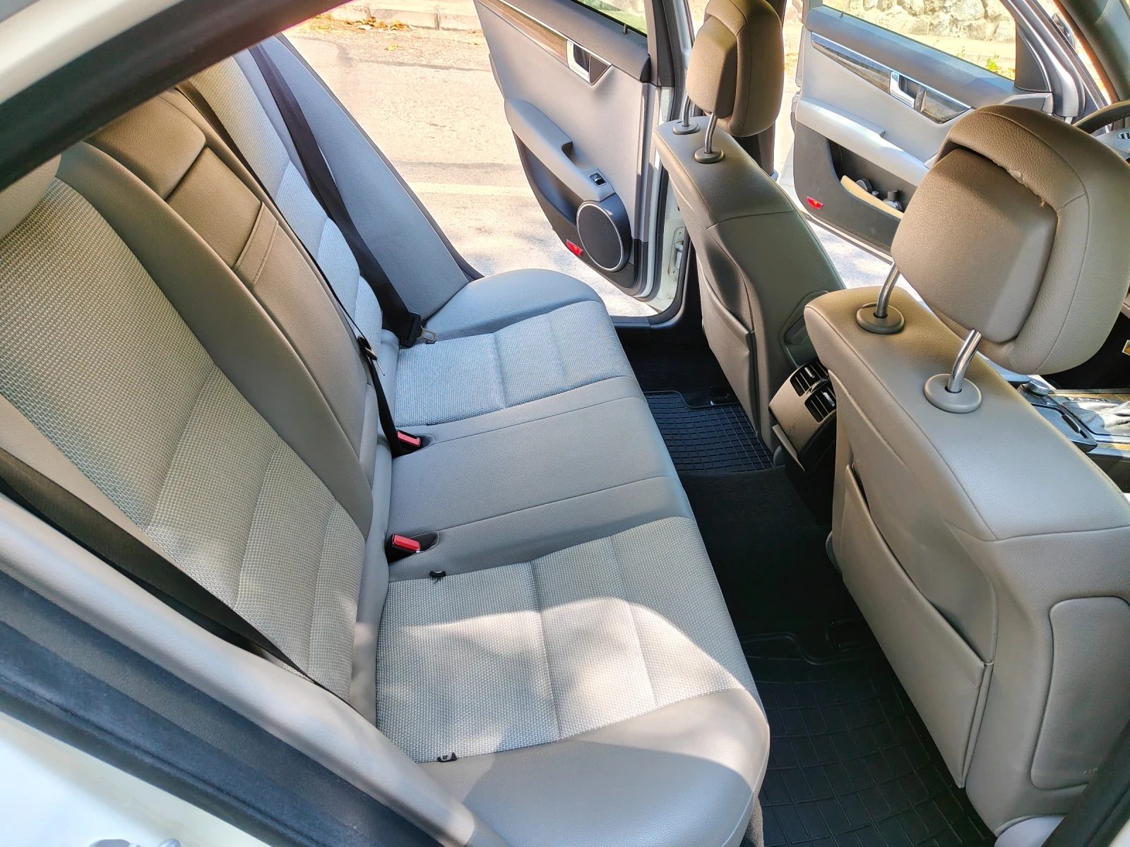 Mercedes-Benz C 200 2.0, снимка 9 - Автомобили и джипове - 55723884