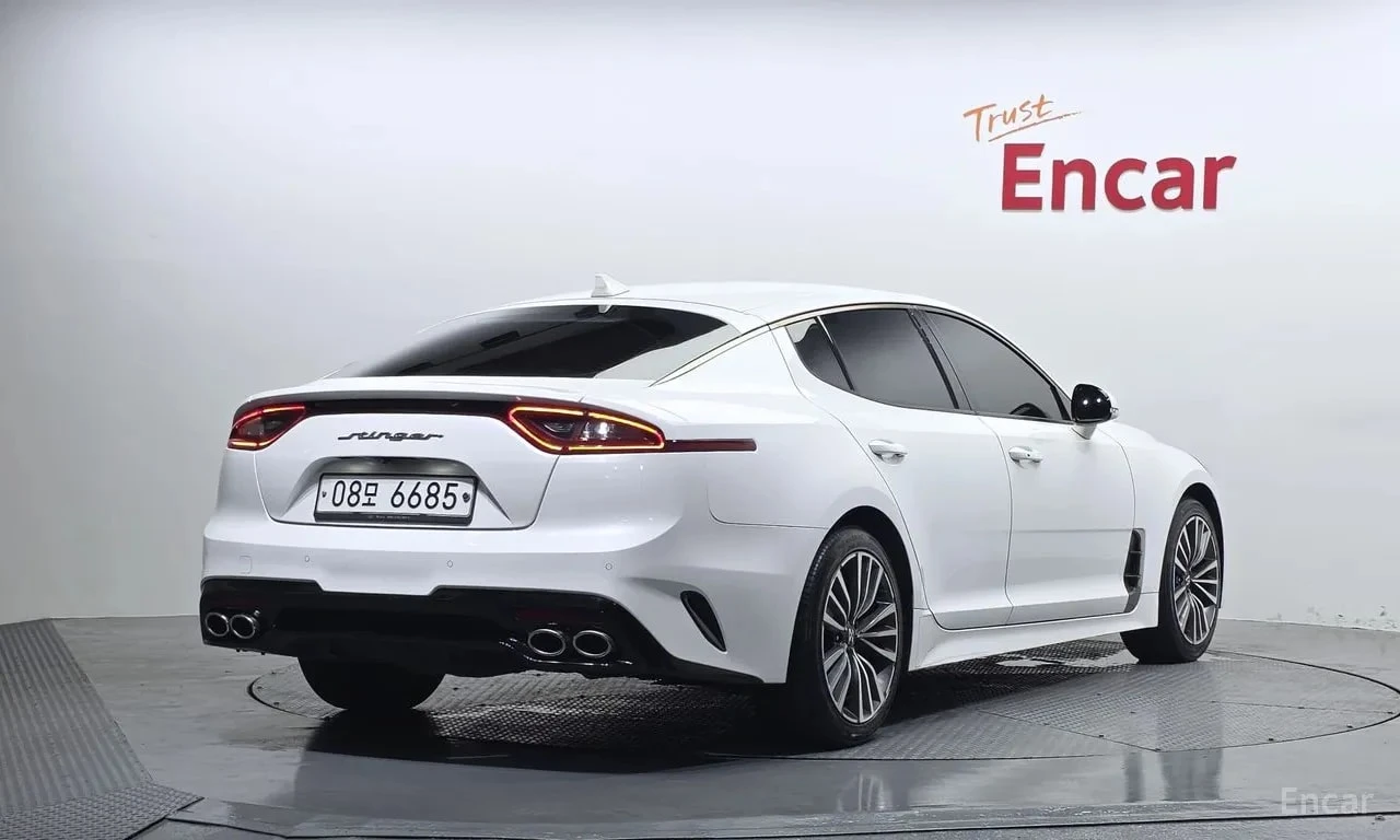 Kia Stinger 2.0 Turbo | АВТОФИНАНСИРАНЕ БЕЗ ПЪРВОНАЧАЛНА, снимка 2 - Автомобили и джипове - 55836794