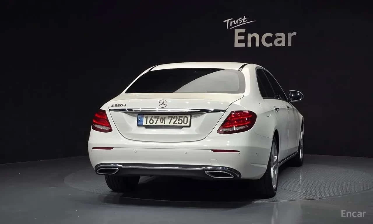 Mercedes-Benz E 220 * E220d Avantgarde * ЦЕНА ДО БГ, снимка 4 - Автомобили и джипове - 56680530