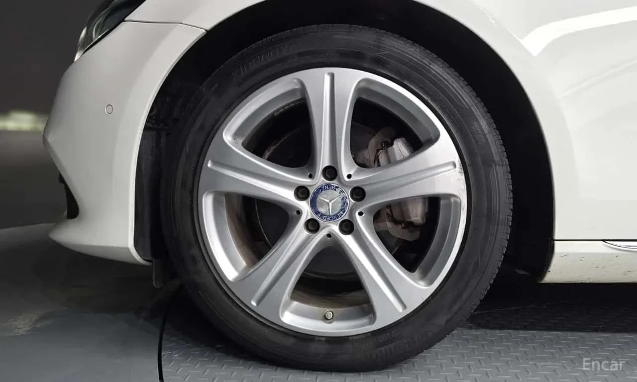 Mercedes-Benz E 220 * E220d Avantgarde * ЦЕНА ДО БГ, снимка 5 - Автомобили и джипове - 56680530