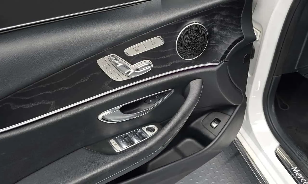 Mercedes-Benz E 220 * E220d Avantgarde * ЦЕНА ДО БГ, снимка 17 - Автомобили и джипове - 56680530