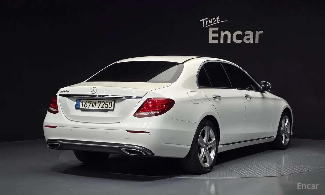 Mercedes-Benz E 220 * E220d Avantgarde * ЦЕНА ДО БГ, снимка 2 - Автомобили и джипове - 56680530