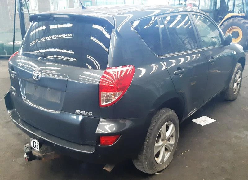 Toyota Rav4 2.2DCATЧАСТИ , снимка 9 - Автомобили и джипове - 22402319