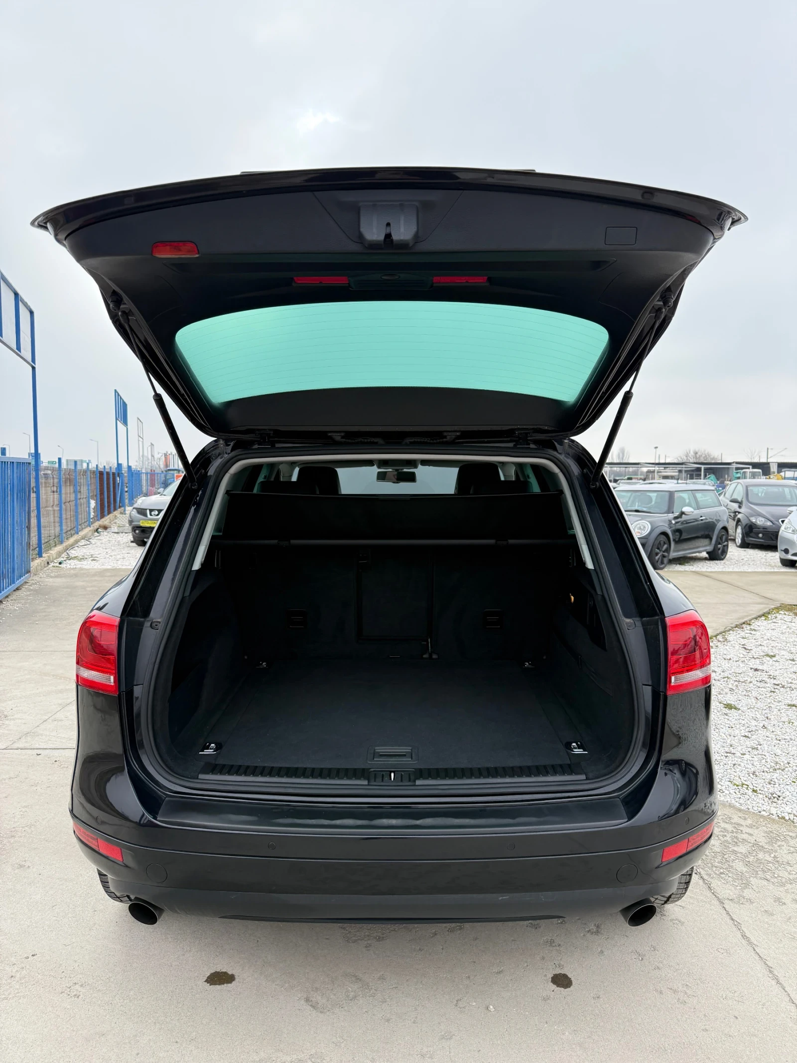 VW Touareg 3.0 TDi DSG 4x4, снимка 15 - Автомобили и джипове - 54369490