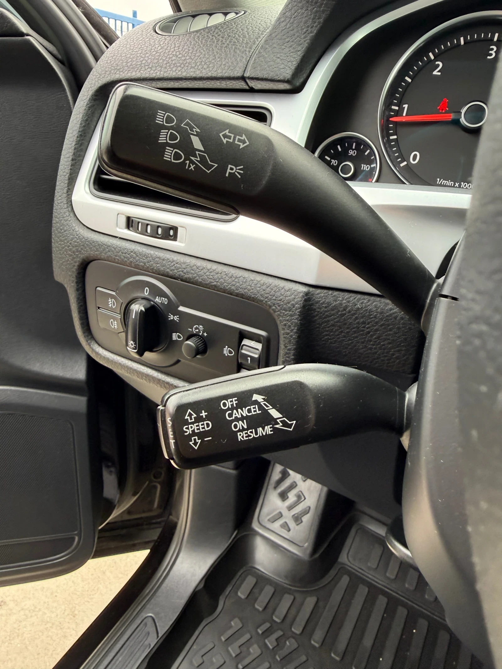 VW Touareg 3.0 TDi DSG 4x4, снимка 14 - Автомобили и джипове - 54369490