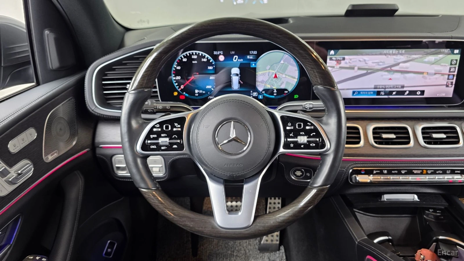 Mercedes-Benz GLS 400 D* 4MATIC* КОЖА* ПОДГРЕВ* ОБДУХВ* BURMASTER* PANO*, снимка 13 - Автомобили и джипове - 55544766