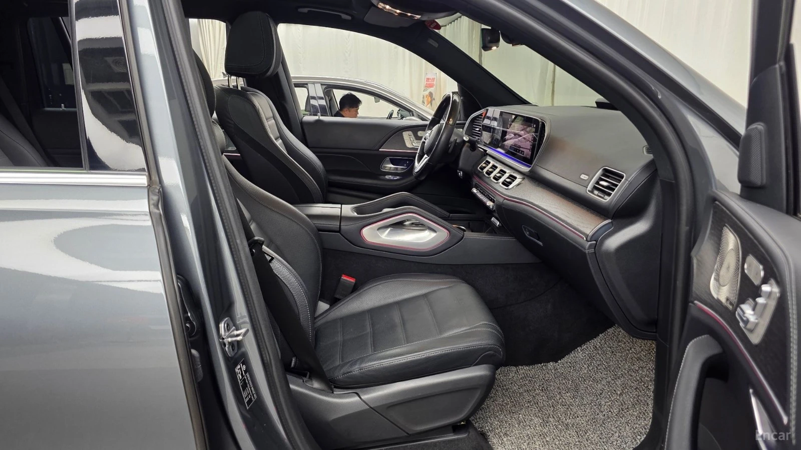 Mercedes-Benz GLS 400 D* 4MATIC* КОЖА* ПОДГРЕВ* ОБДУХВ* BURMASTER* PANO*, снимка 11 - Автомобили и джипове - 55544766