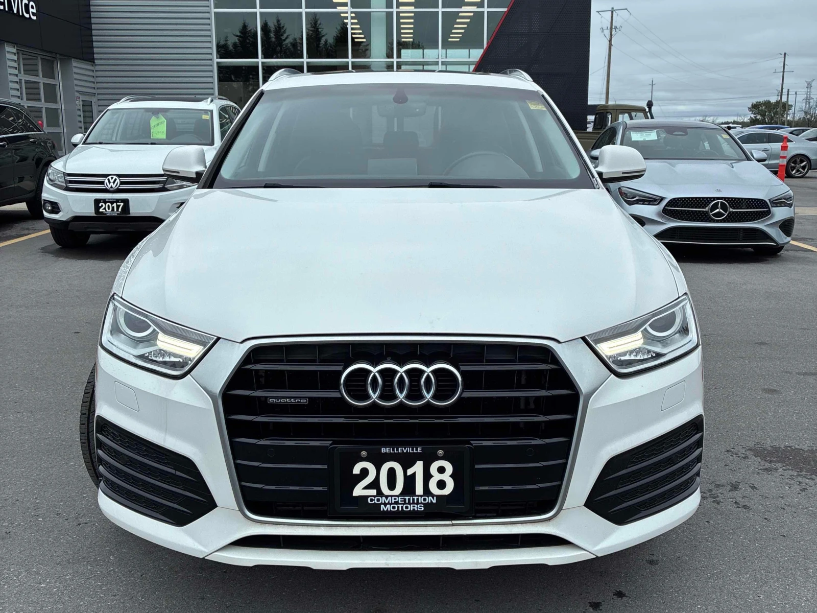 Audi Q3 * PROGRESSIV * АВТОКРЕДИТ БЕЗ ПЪРВОНАЧАЛНА ВНОСКА, снимка 2 - Автомобили и джипове - 55948499