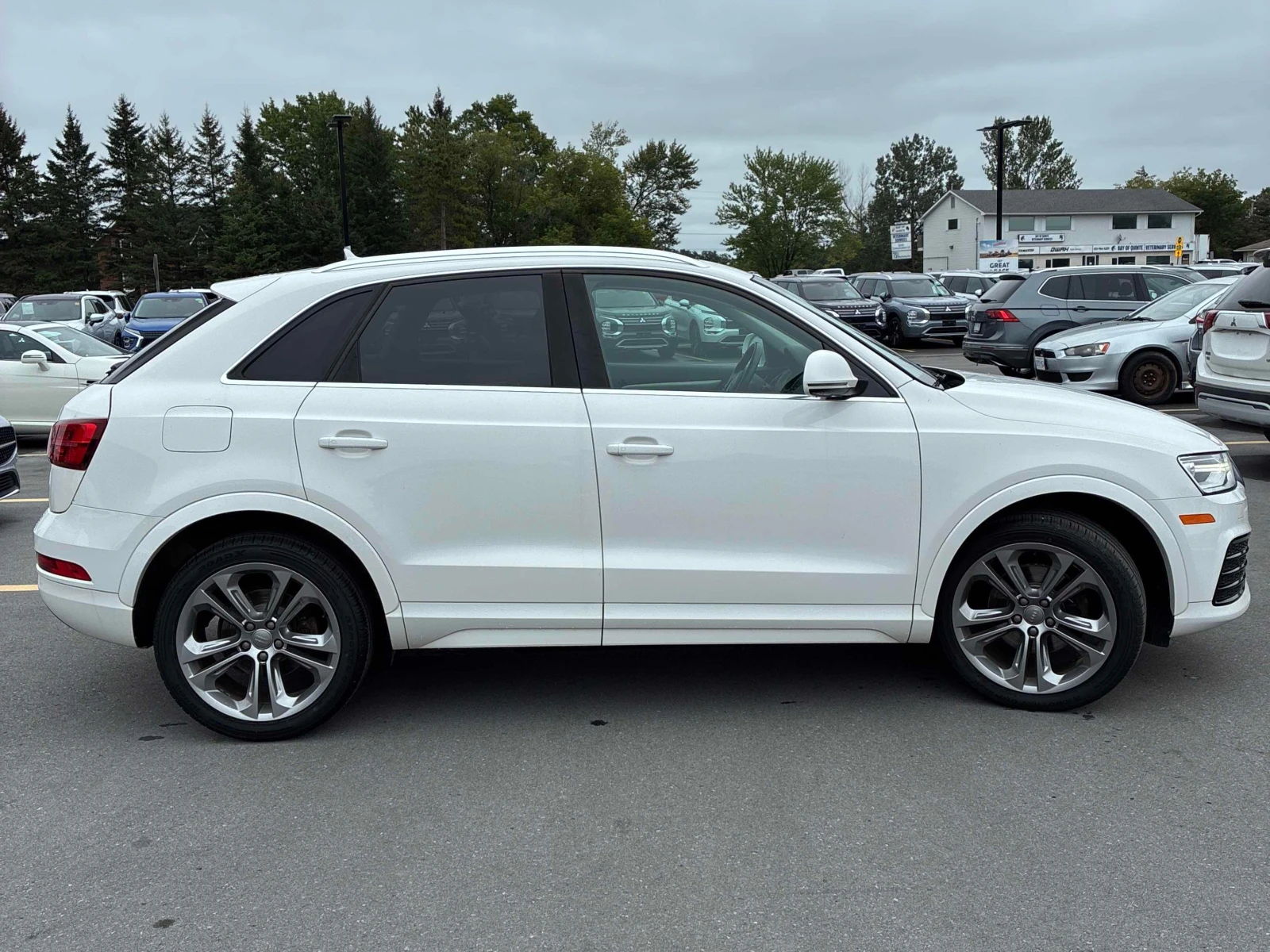 Audi Q3 * PROGRESSIV * АВТОКРЕДИТ БЕЗ ПЪРВОНАЧАЛНА ВНОСКА, снимка 4 - Автомобили и джипове - 55948499