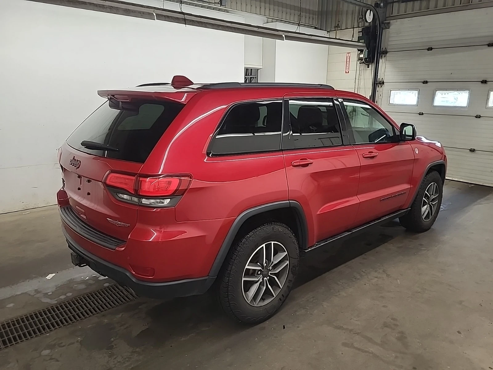Jeep Grand cherokee TRAILHAWK/CARFAX/ФИНАНСИРАНЕ, снимка 3 - Автомобили и джипове - 56115277