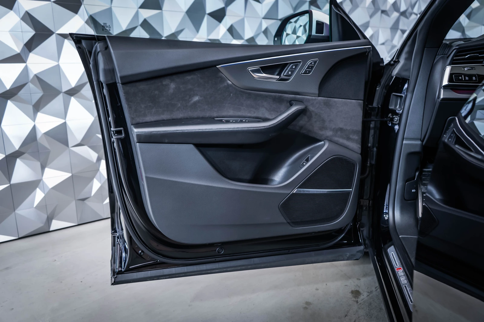 Audi RSQ8 Quattro* Carbon* Matrix* B&O, снимка 7 - Автомобили и джипове - 56194139