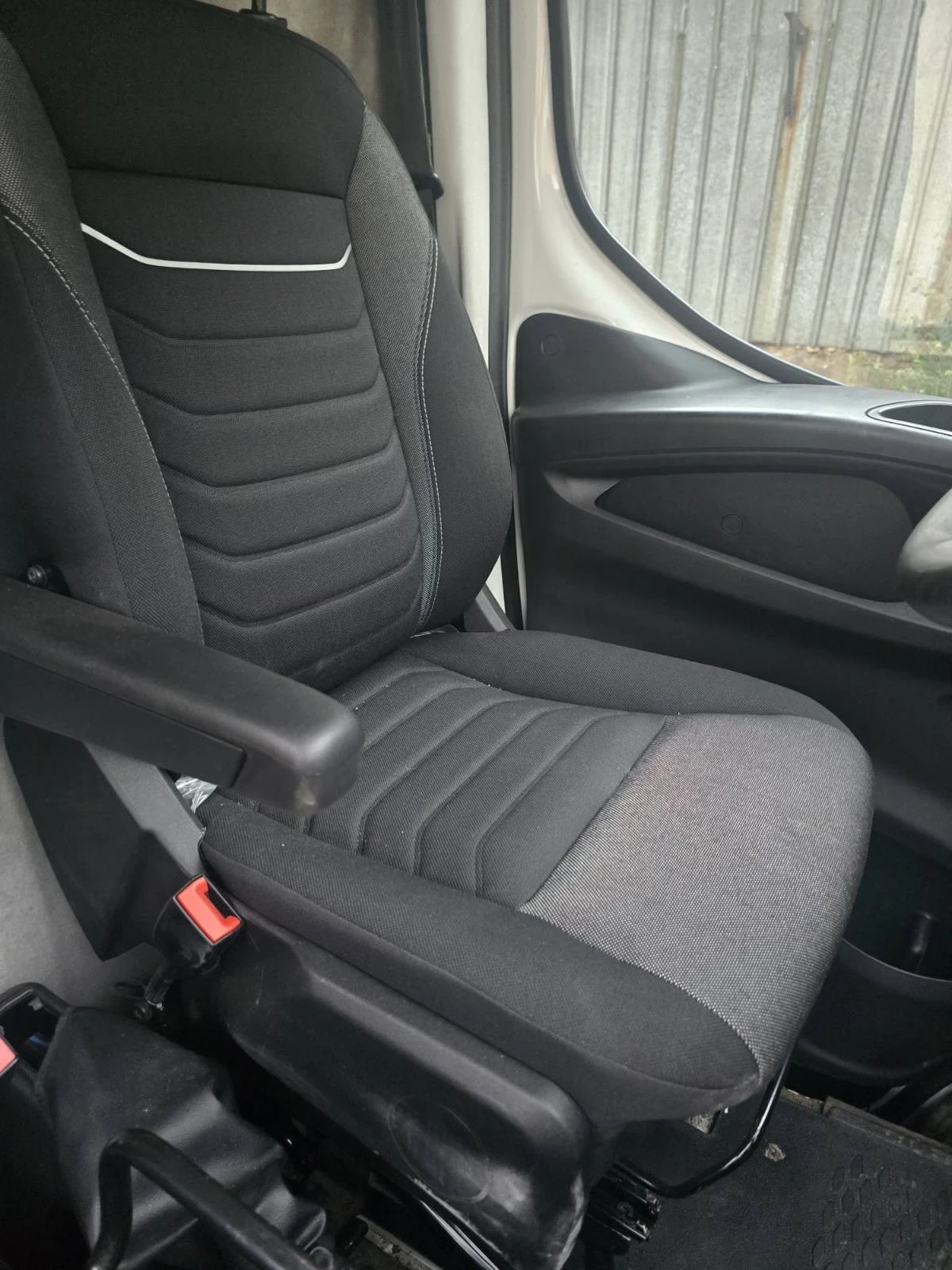 Iveco Daily, снимка 4 - Бусове и автобуси - 54622870