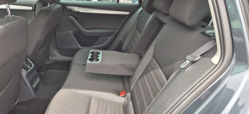 Skoda Octavia 2.0TDI-184кс.4X4, снимка 10 - Автомобили и джипове - 50334472