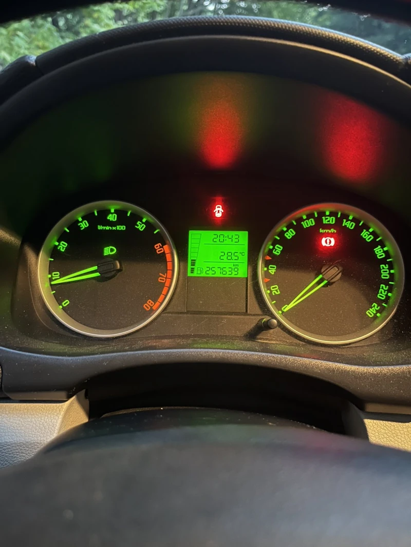 Skoda Roomster 1.4, снимка 12 - Автомобили и джипове - 52568406