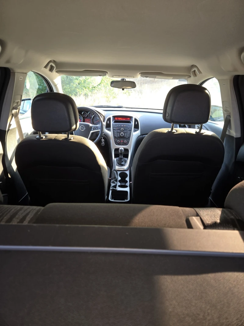 Opel Astra J 1.3CDTI , снимка 9 - Автомобили и джипове - 52378132