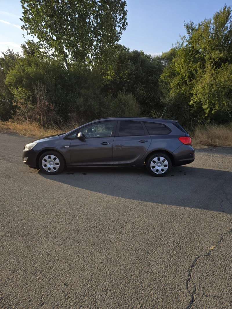 Opel Astra J 1.3CDTI , снимка 5 - Автомобили и джипове - 52378132