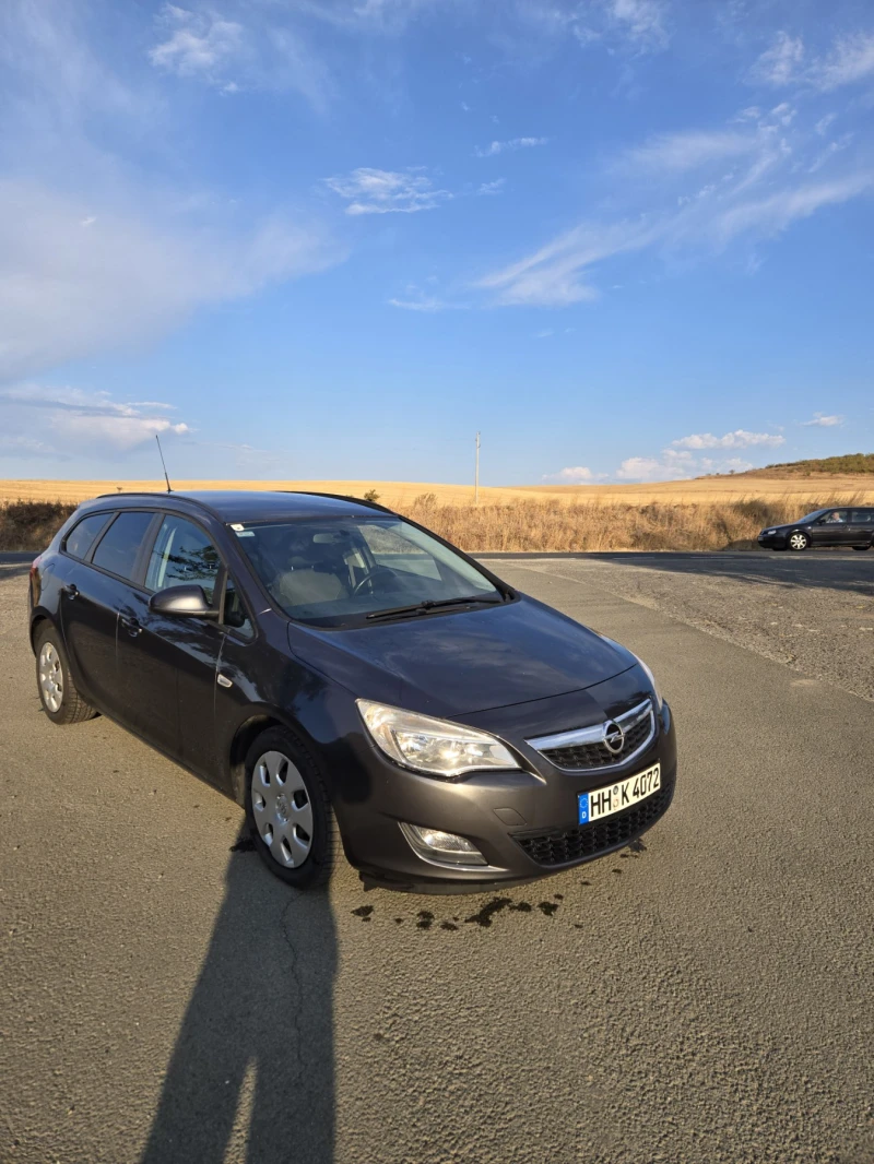 Opel Astra J 1.3CDTI , снимка 2 - Автомобили и джипове - 52378132