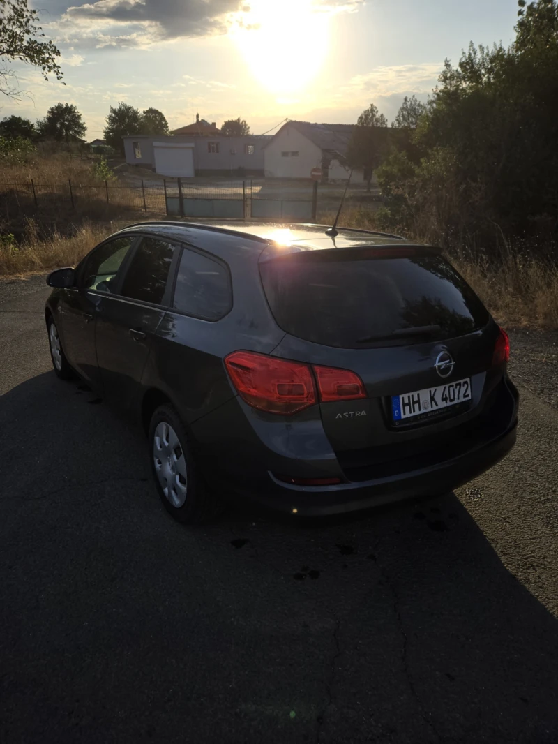 Opel Astra J 1.3CDTI , снимка 8 - Автомобили и джипове - 52378132