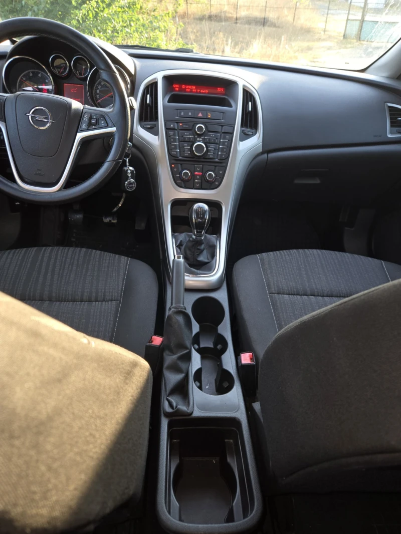 Opel Astra J 1.3CDTI , снимка 11 - Автомобили и джипове - 52378132