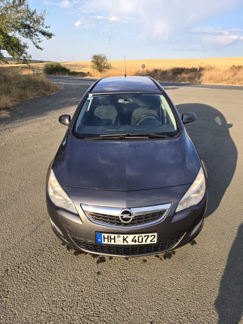 Opel Astra J 1.3CDTI , снимка 4 - Автомобили и джипове - 52378132