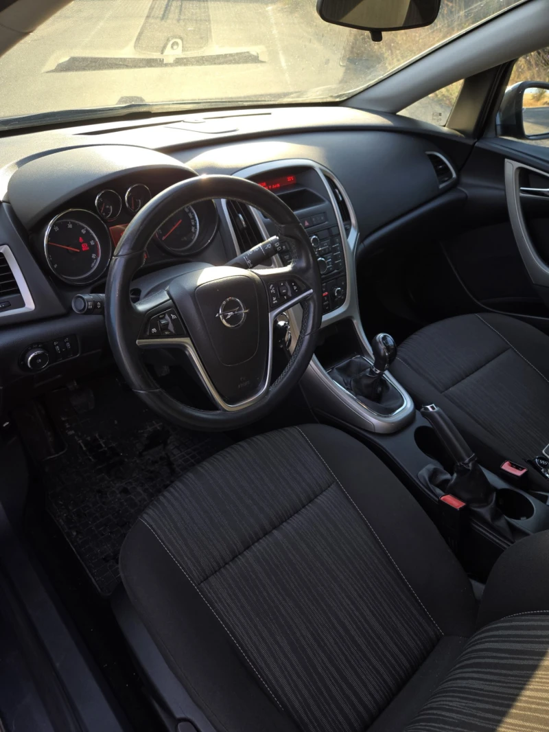 Opel Astra J 1.3CDTI , снимка 10 - Автомобили и джипове - 52378132