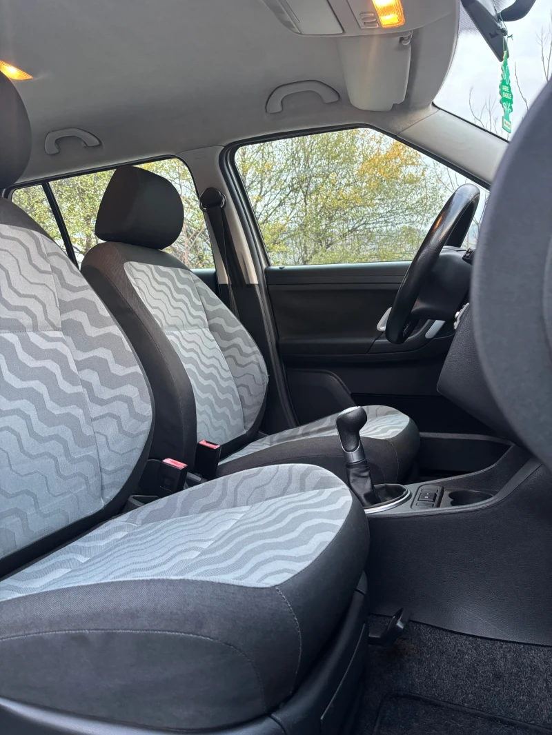Skoda Fabia 1.2Бензин/Италия/Климатик /Катализатор , снимка 13 - Автомобили и джипове - 52555566