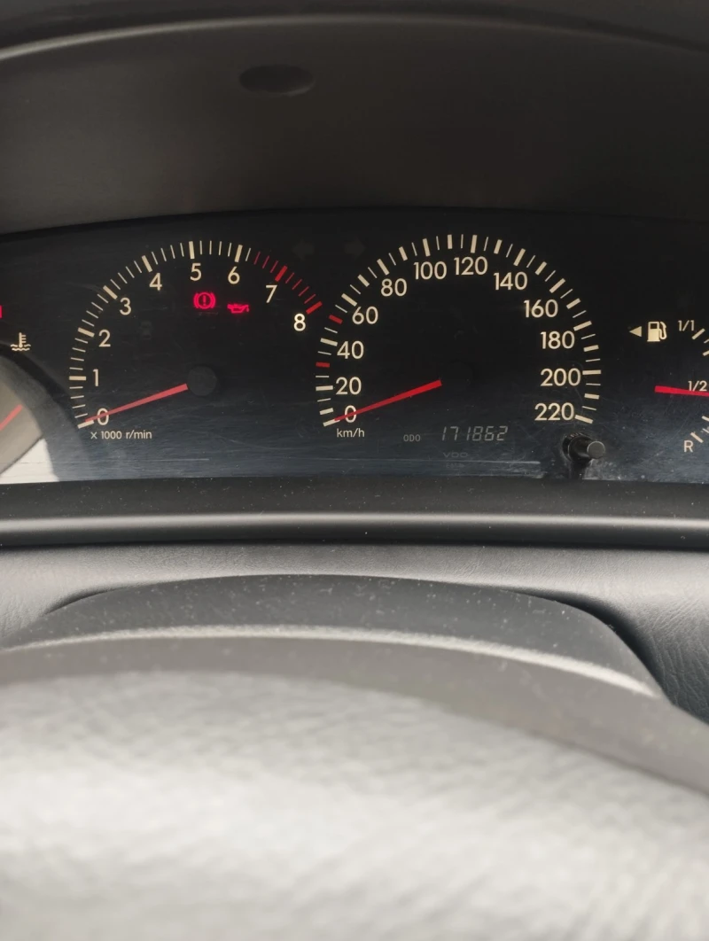 Toyota Corolla 1, 6, снимка 3 - Автомобили и джипове - 53456749