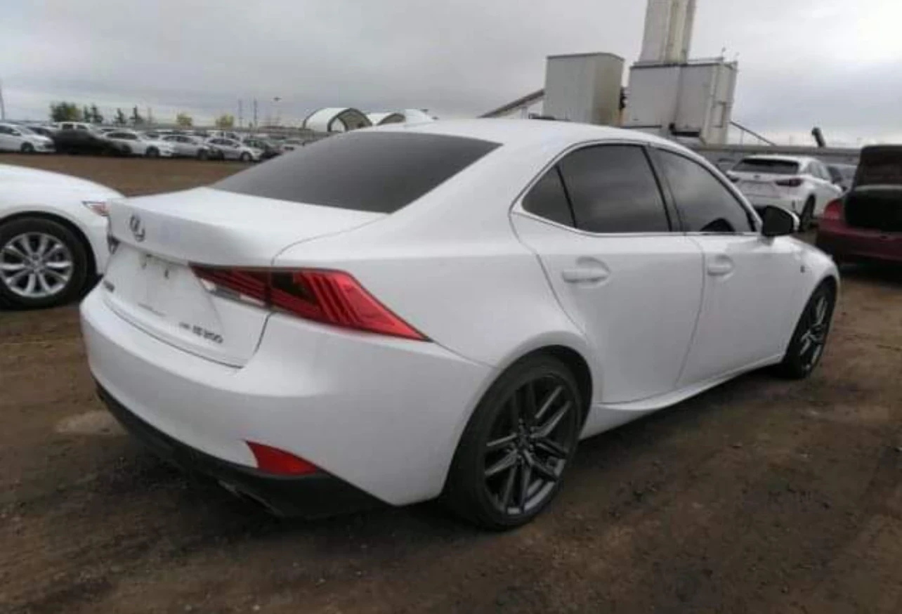 Lexus IS 300 3.5 V6 2017г - изображение 7