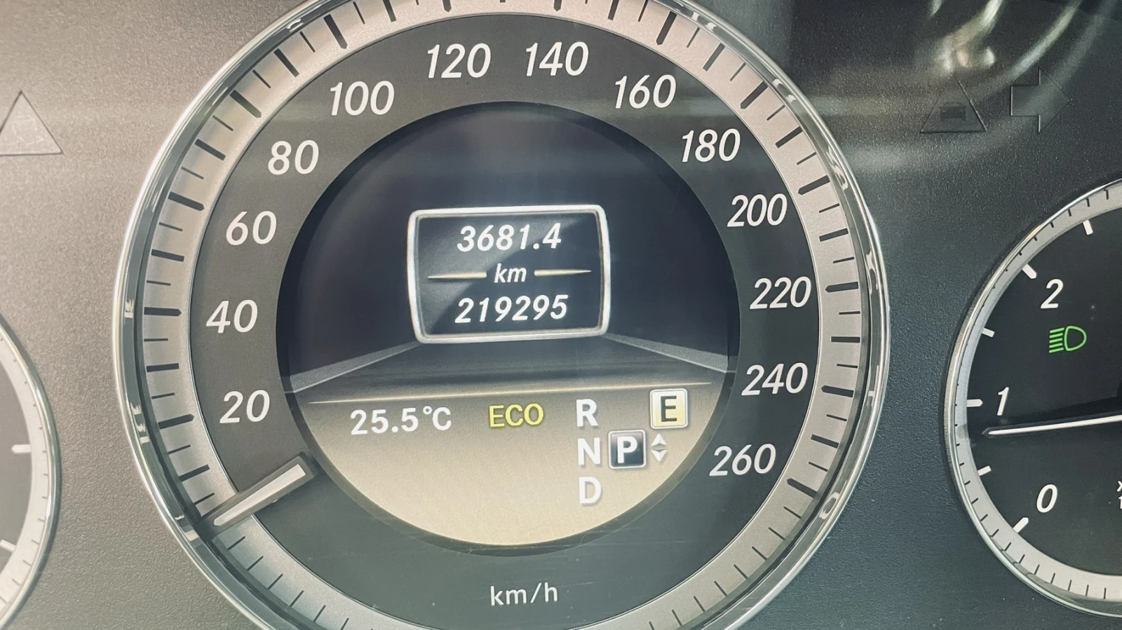 Mercedes-Benz E 220 2.2 CDI Avtomat 7G-tronik - изображение 8