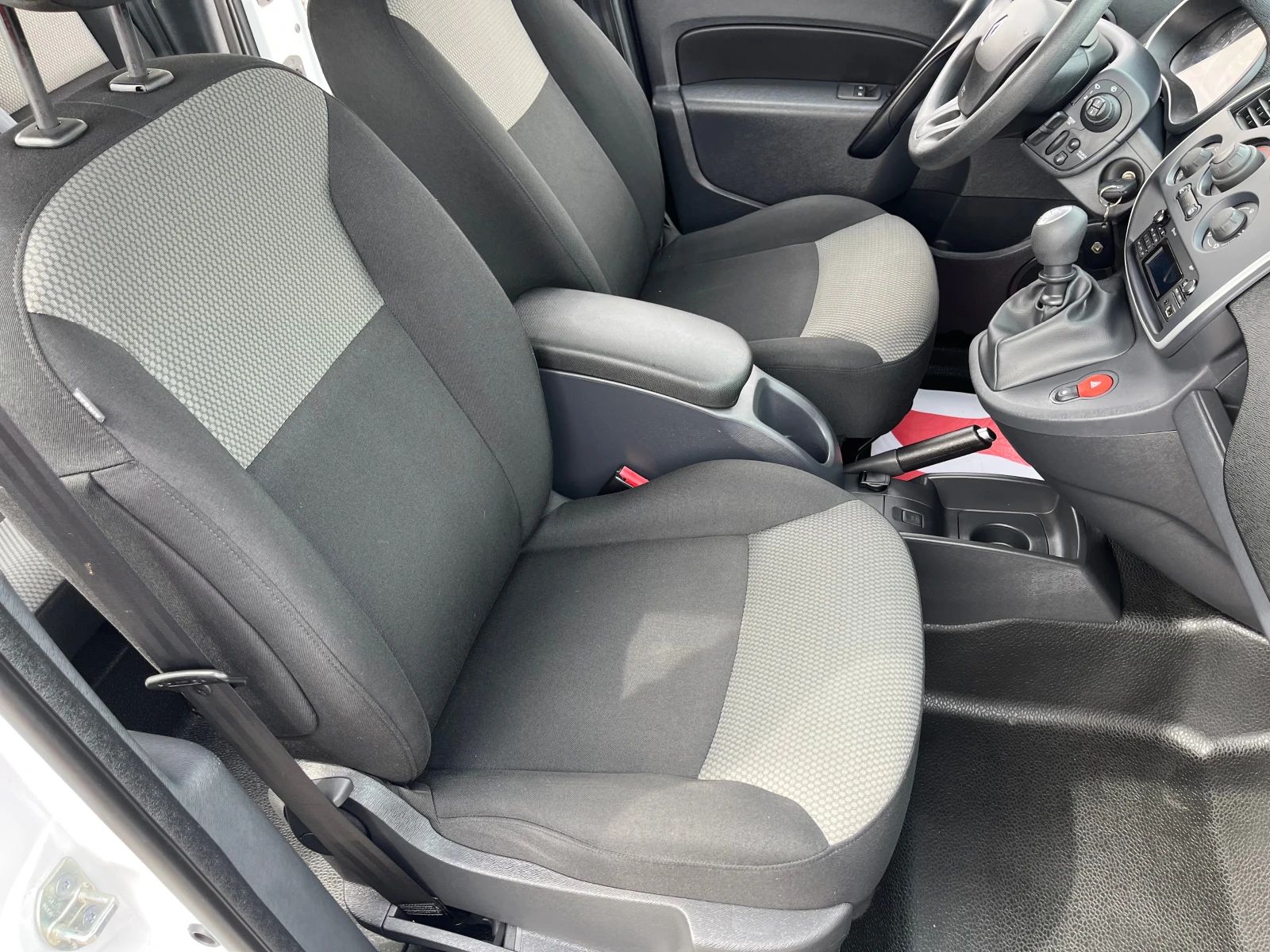 Renault Kangoo 1.2 i 114k.c - изображение 8