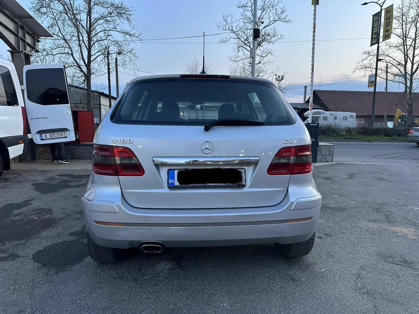 Mercedes-Benz B 180, снимка 4 - Автомобили и джипове - 53880597