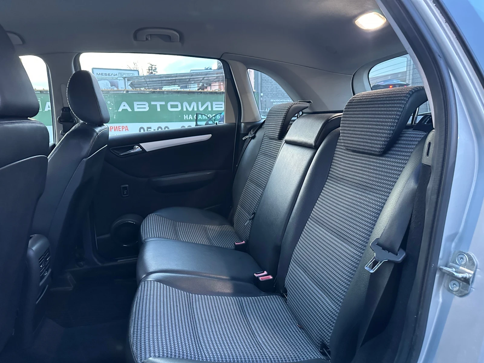 Mercedes-Benz B 180, снимка 8 - Автомобили и джипове - 53880597