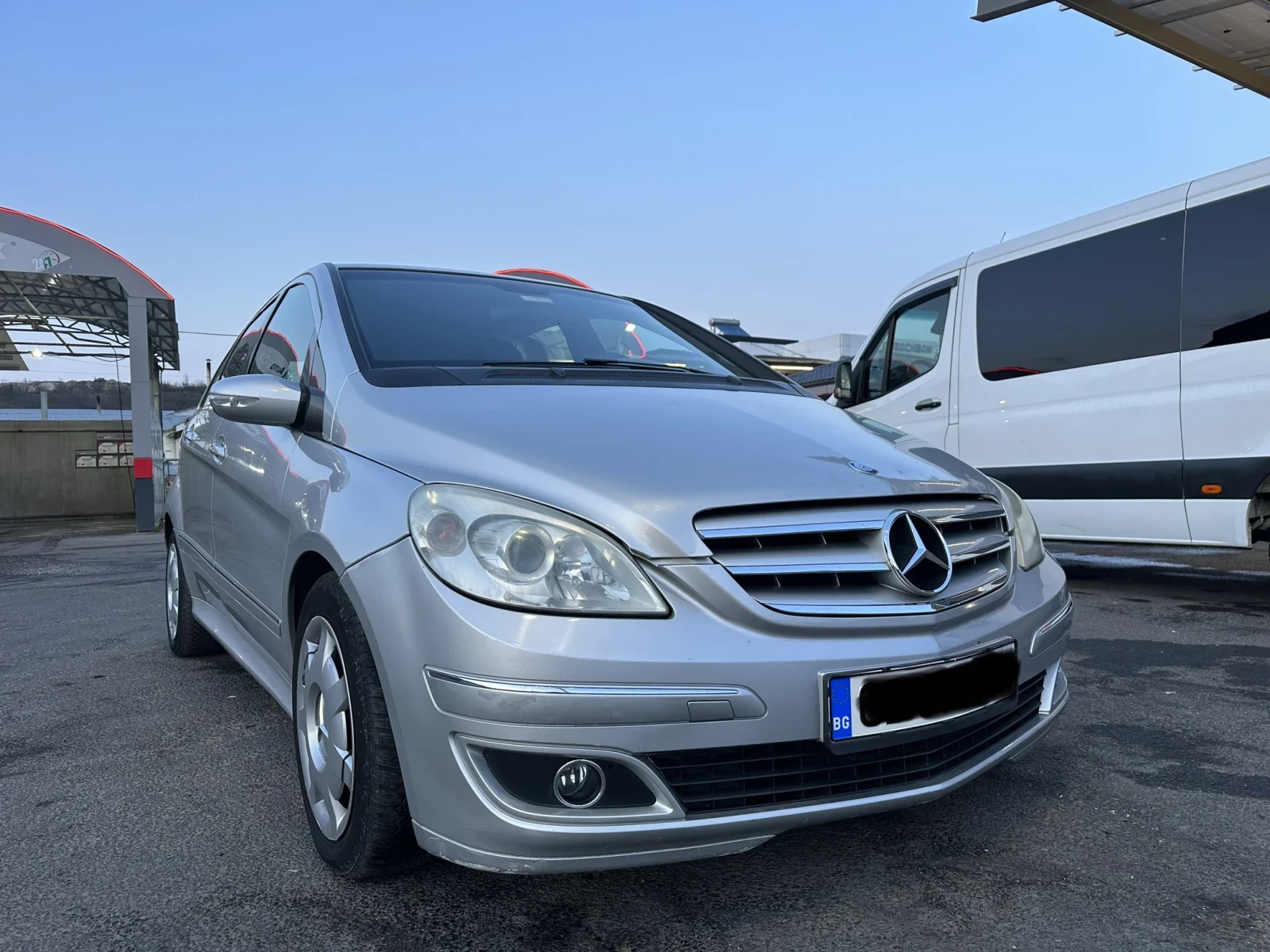 Mercedes-Benz B 180