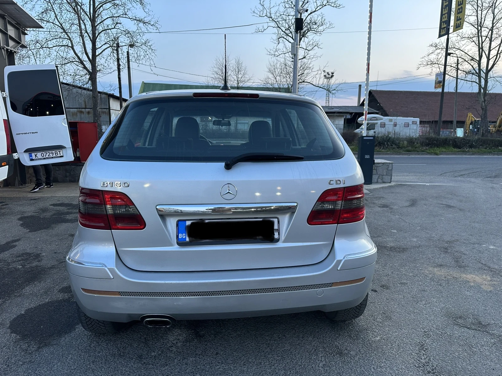 Mercedes-Benz B 180, снимка 5 - Автомобили и джипове - 53880597