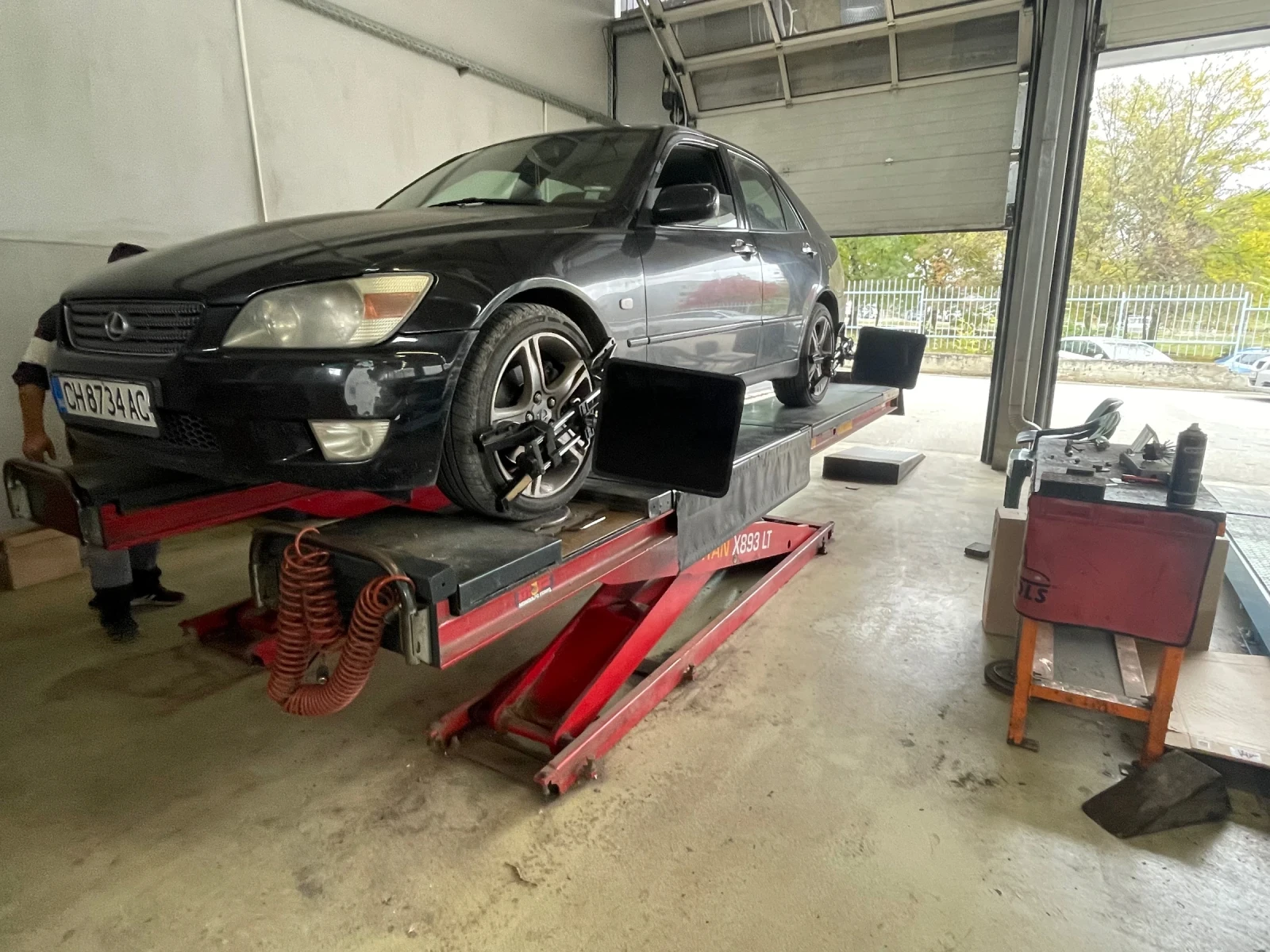 Lexus IS 200, снимка 2 - Автомобили и джипове - 53929231