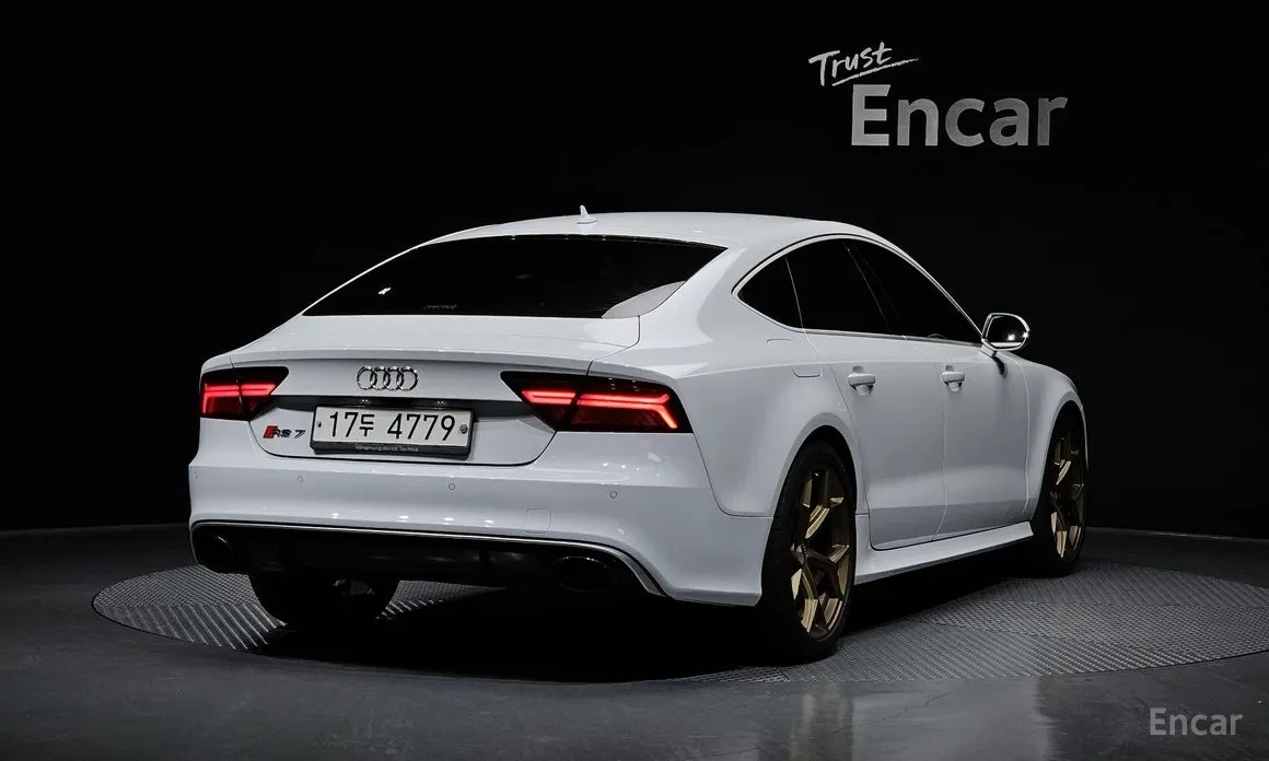 Audi Rs7 DISTRONIC / CARBON / BANG&OLUFESEN / HEADUP , снимка 2 - Автомобили и джипове - 54008992