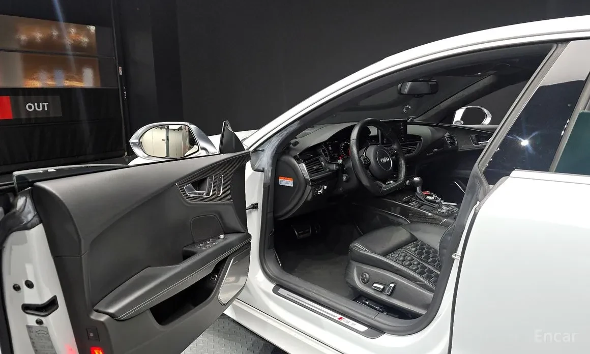 Audi Rs7 DISTRONIC / CARBON / BANG&OLUFESEN / HEADUP , снимка 7 - Автомобили и джипове - 54008992