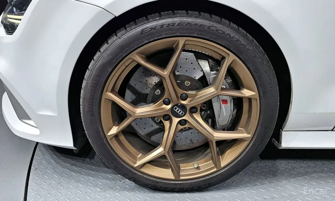 Audi Rs7 DISTRONIC / CARBON / BANG&OLUFESEN / HEADUP , снимка 5 - Автомобили и джипове - 54008992