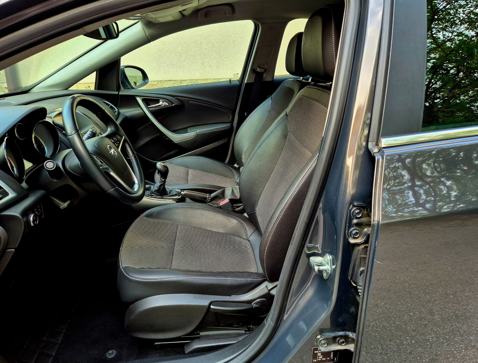 Opel Astra 1.7d-COSMO-нави-LED, снимка 14 - Автомобили и джипове - 54497186
