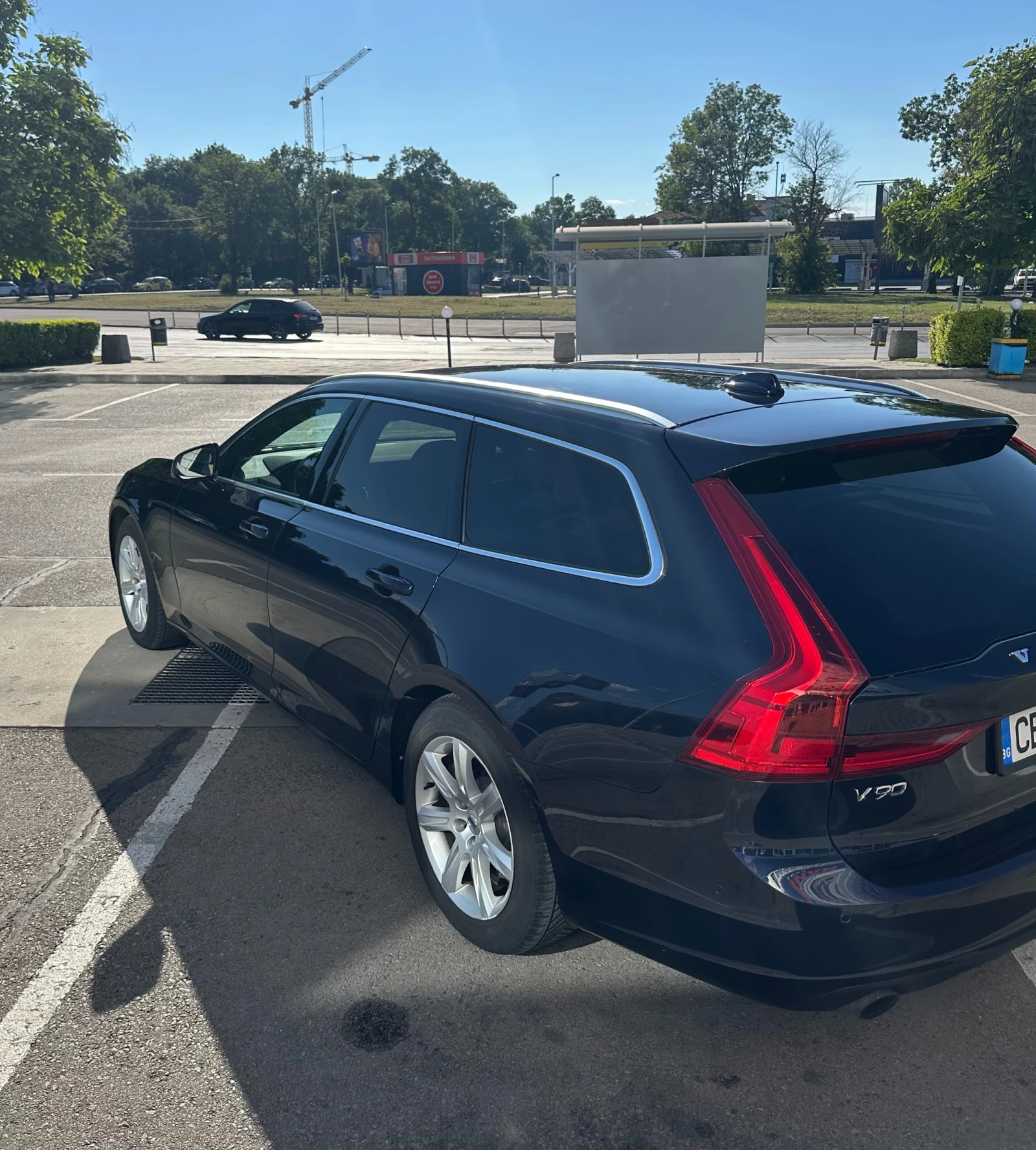 Volvo V90 D4, снимка 3 - Автомобили и джипове - 55243891